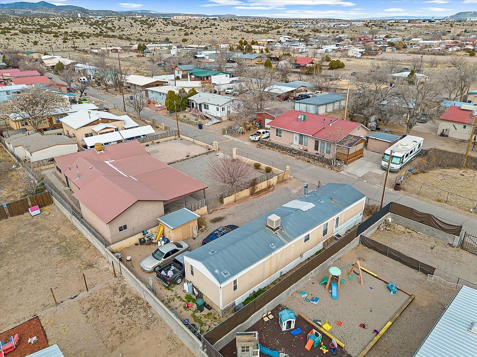 2nd image of 900 Calle Loma