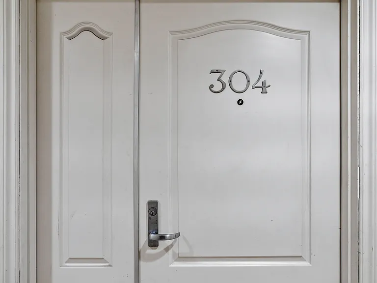 700 S Ardmore Ave #304 — Photo 4