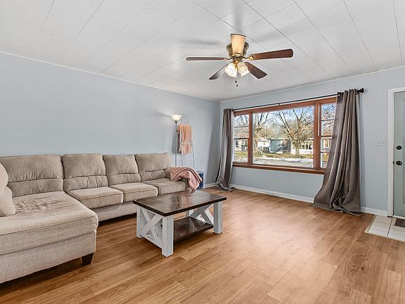 3rd image of 1614 Vine Ct