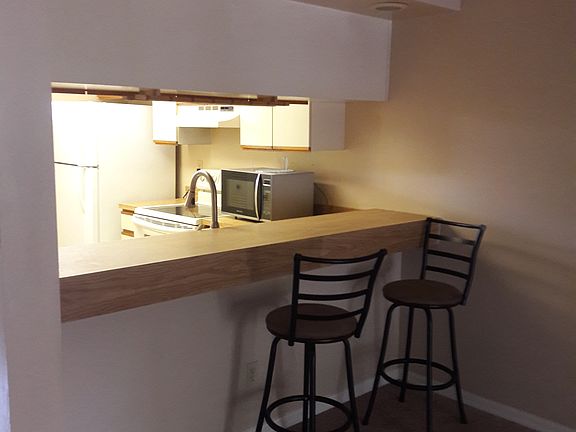 4th image of 2975 Sir Hamilton Cir #9