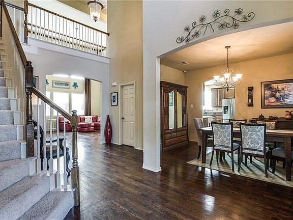 5th image of 102 Lakehill Ct
