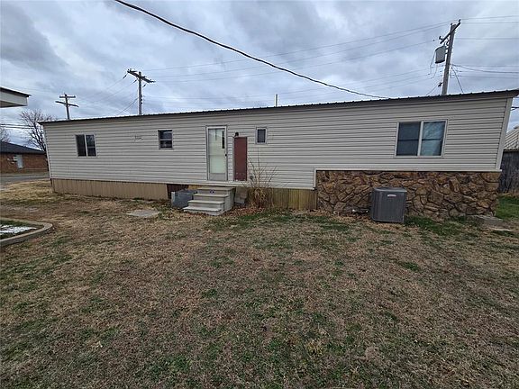 2nd image of 506 W 4th St
