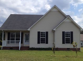 7 Buckingham Dr, Fayetteville, TN 37334