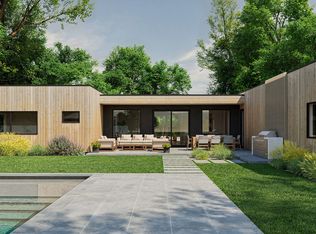 32 School St, East Hampton, NY 11937