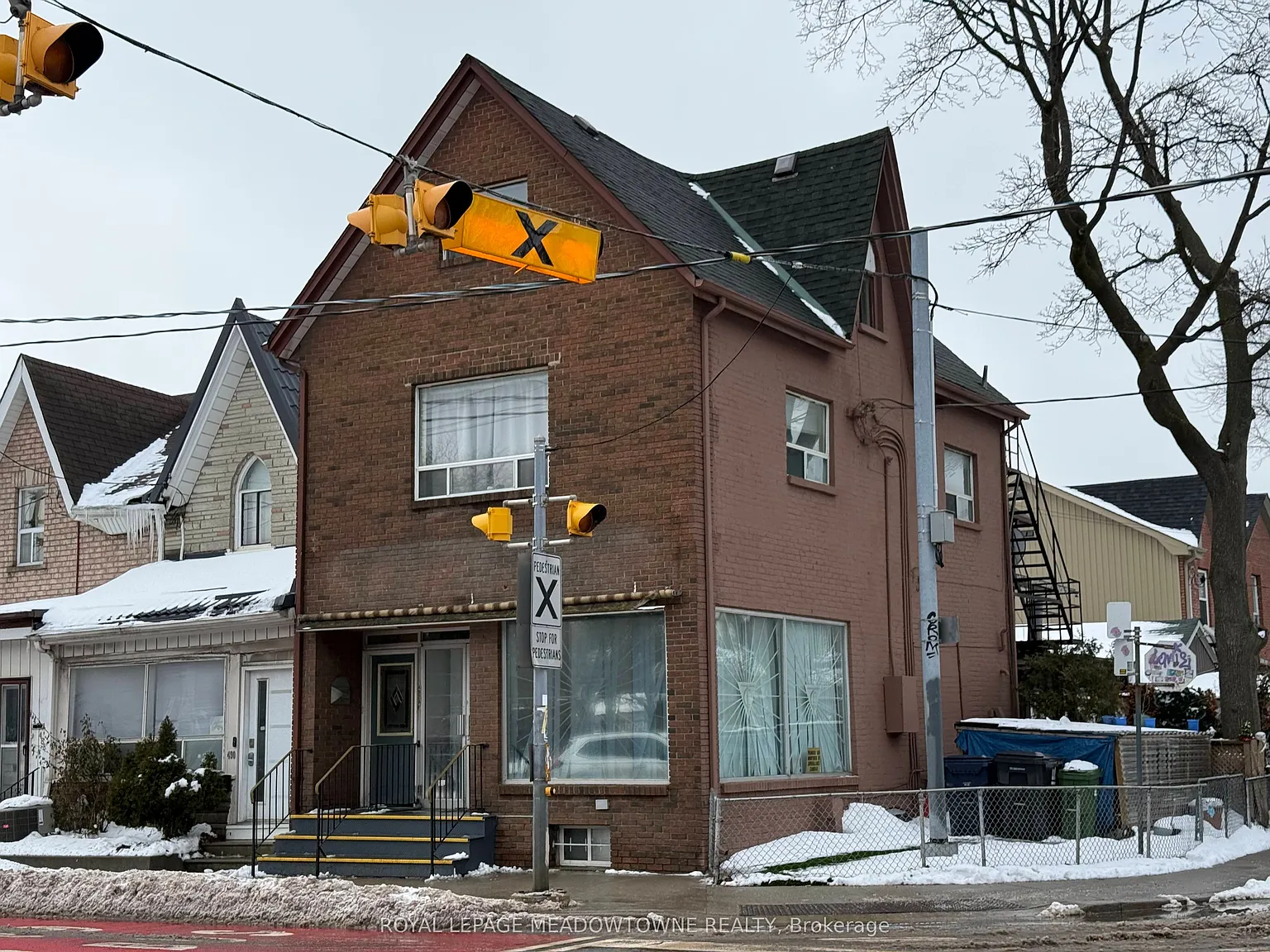 492 Dufferin St #A photo 1