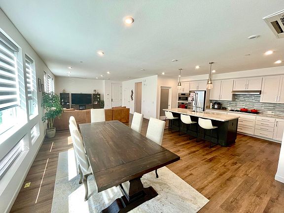 2nd image of 5650 Lexington Ave #202