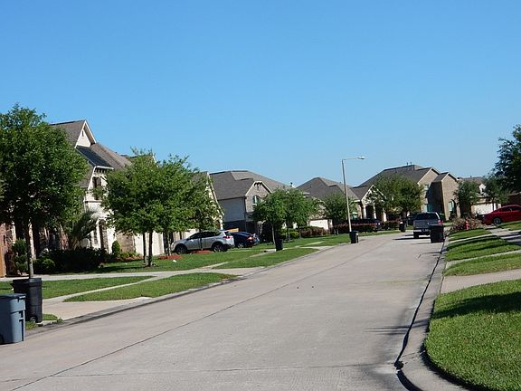 4th image of 313 W Bend Dr