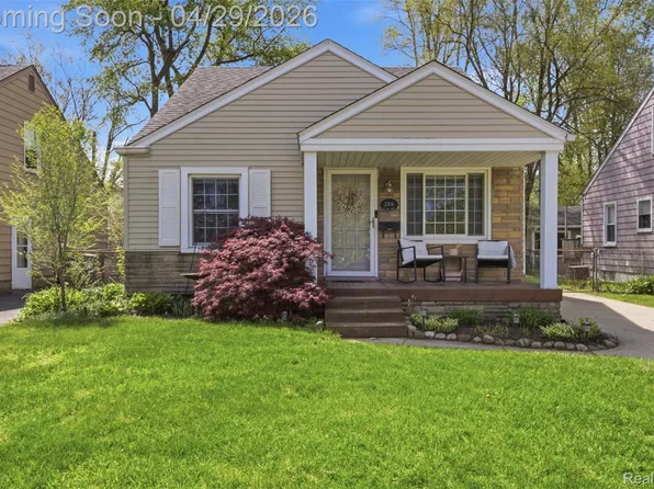 2304 E 4th St, Royal Oak, MI 48067