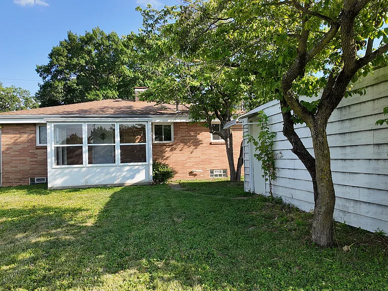 1534 Amesbury Rd — Photo 15