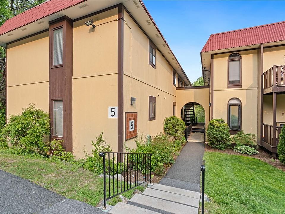 1st image of 5 Granada Crescent #11