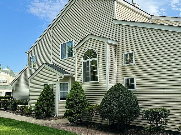 4th image of 342 Prairie Ct