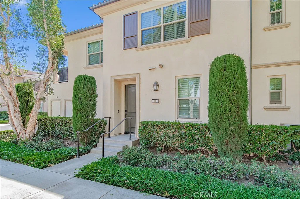 2 bed, 1297 sqft, $4,300 — Photo 2