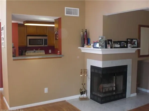 263 Carriage Crossing Ln, Middletown, CT 06457