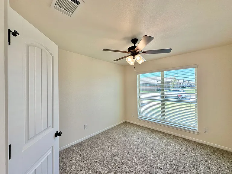 905 Galloway Dr — Photo 32