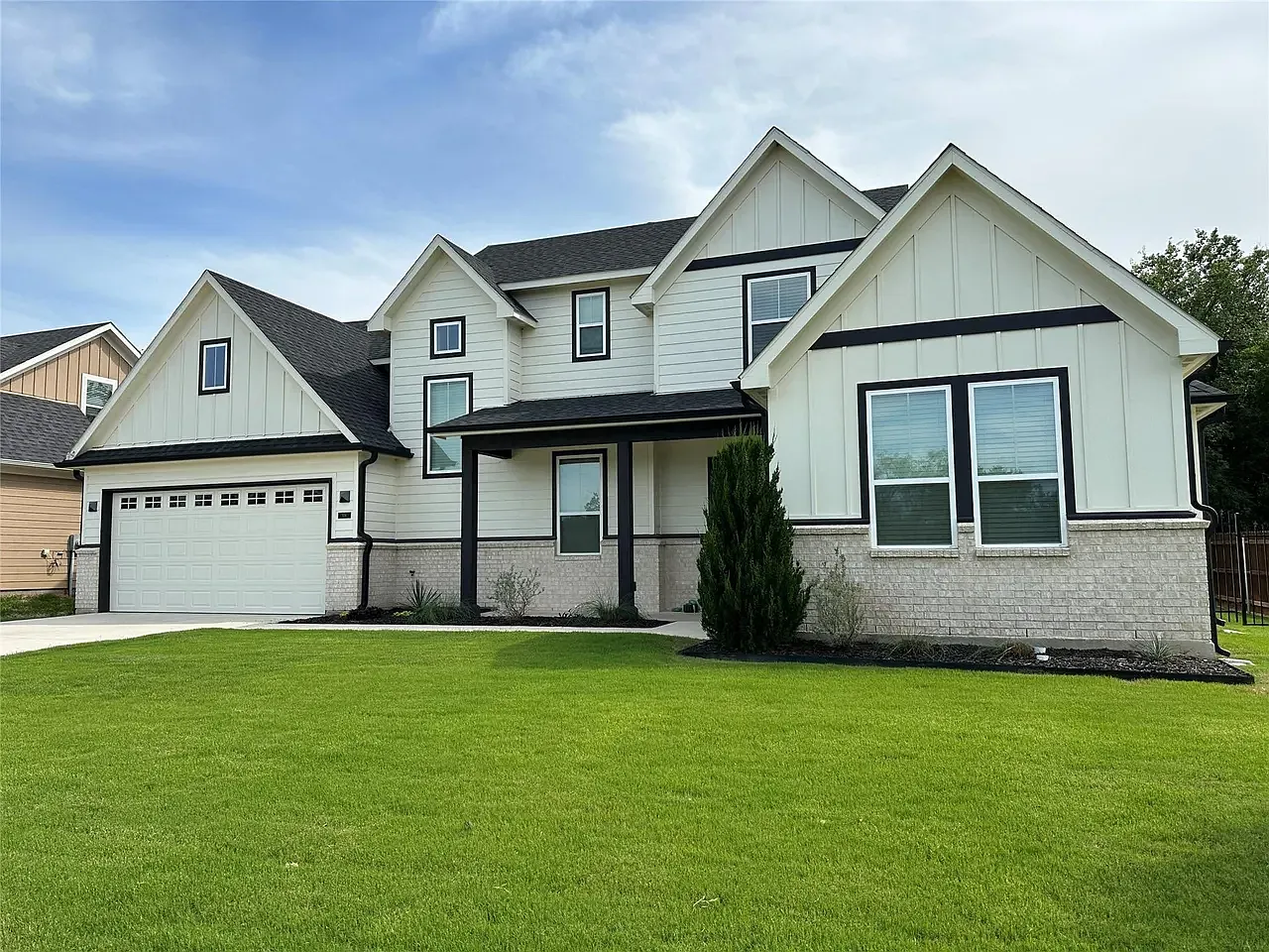 5 bed, 2876 sqft, $9,995 — Photo 1