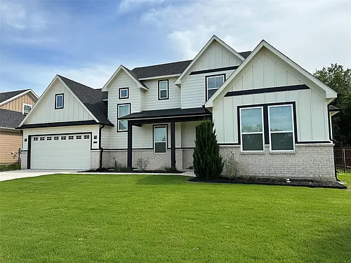 306 Village Way Photo 1