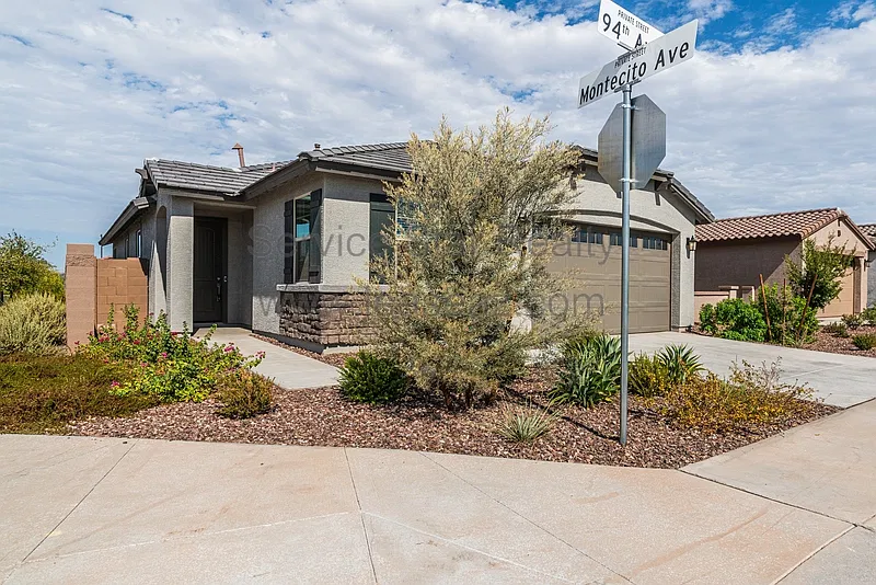 4 bed, 2.0 bath, 1800 sqft, $2,200 — Photo 3