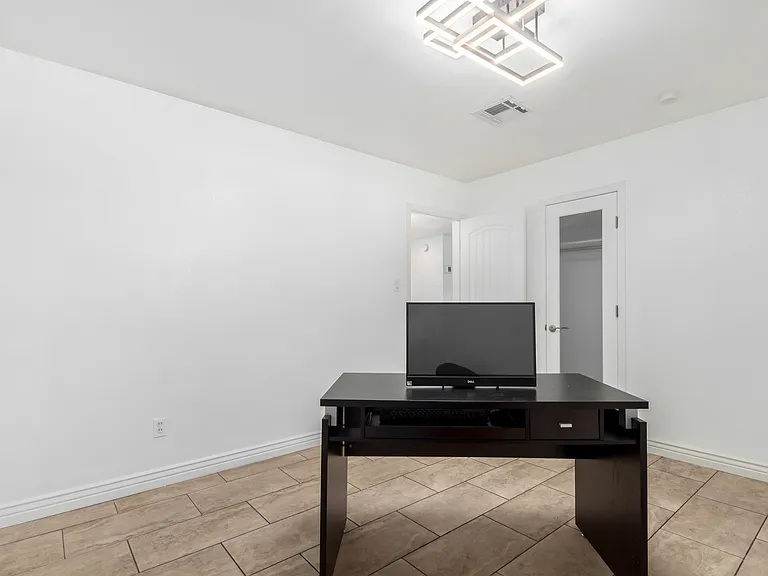 3212 E Granada Rd — Photo 23