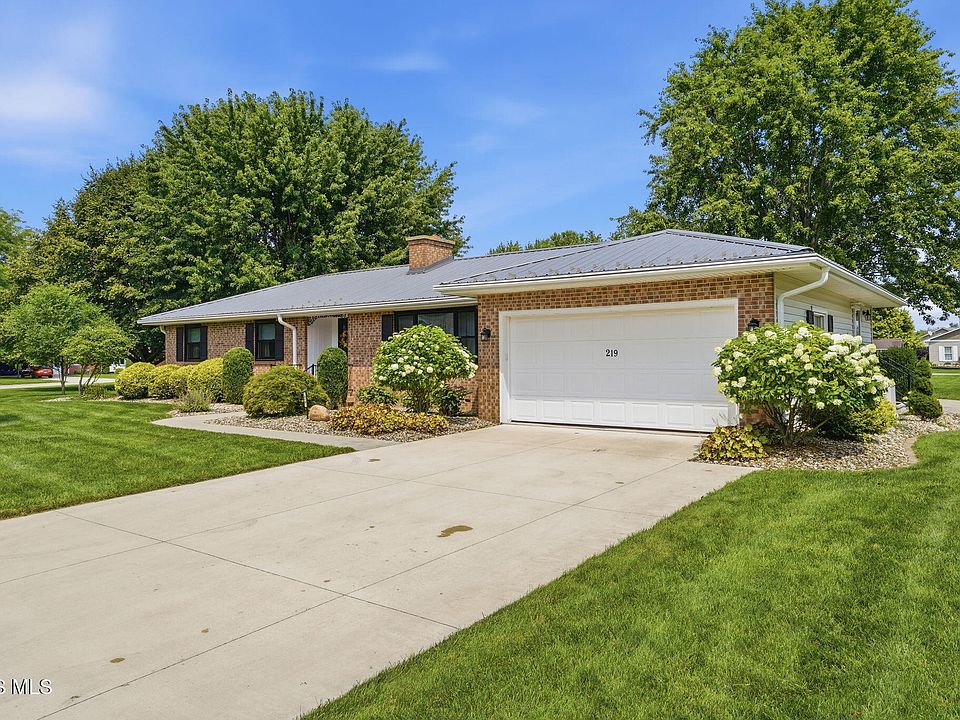 1st image of 219 Cherry Blossom Ln