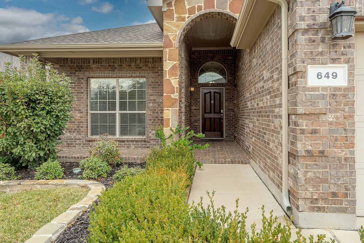 Building Photo - 649 Cattlemans Way