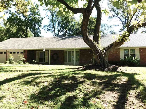 1 Woodmoor Pl, Ponca City, OK 74604