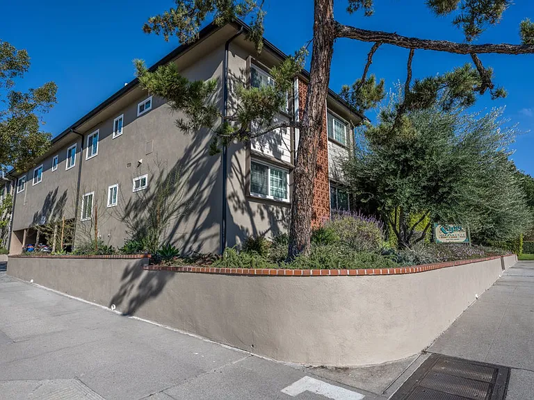 415 E Foothill Blvd #4 — Photo 14