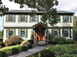 890 Macarthur Dr, Pittsburgh, PA