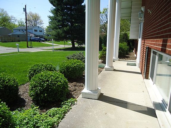 2nd image of 642 Vincennes Ct