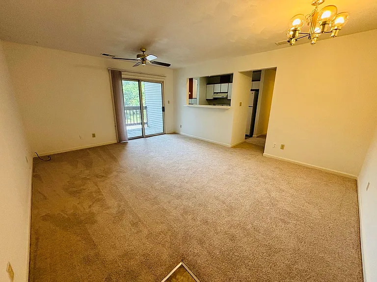 402G Berryfield Ln — Photo 2