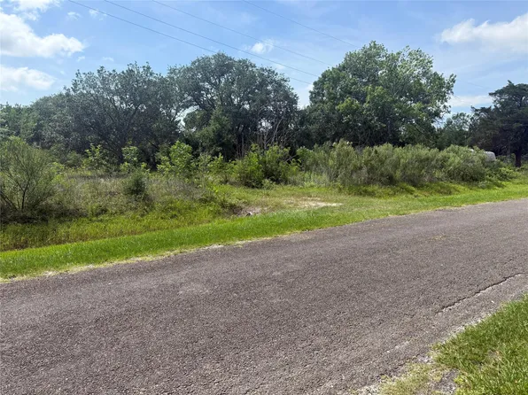 0 Hall St, Anahuac, TX 77514