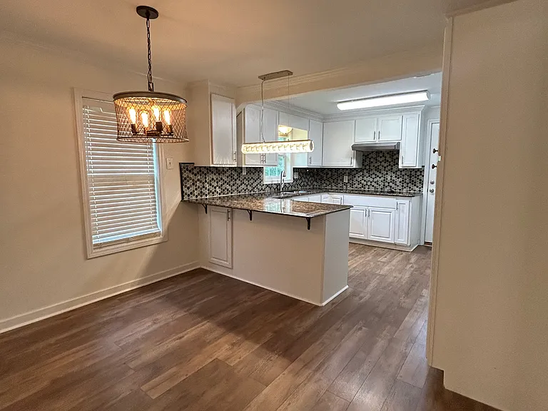 614 Boston Rd — Photo 6