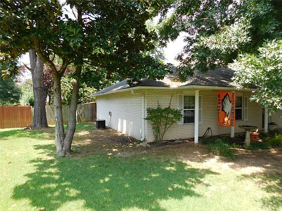 4th image of 2820 Highland Dr