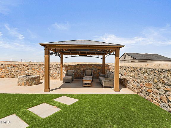 4th image of 3945 Desert Dunes Dr