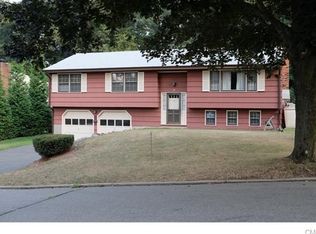 27 Nutmeg Ln, Fairfield, CT 06824