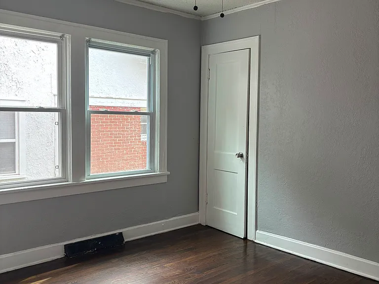5825 Euclid Ave — Photo 6