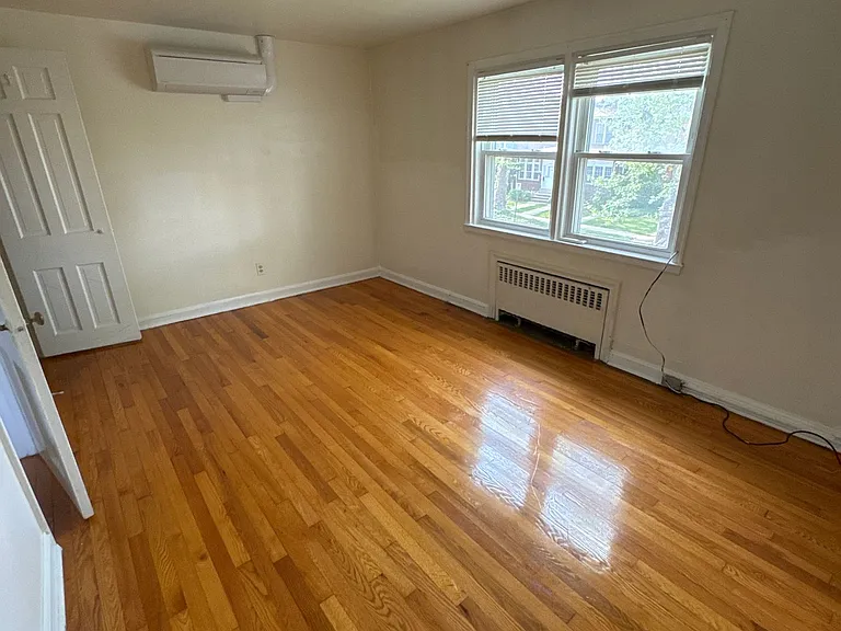 2228 W Allen St — Photo 5