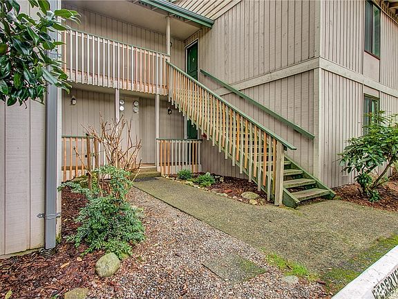3rd image of 14036 Juanita Dr NE APT A