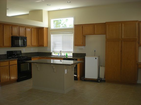 4th image of 39411 Chancellor Ct
