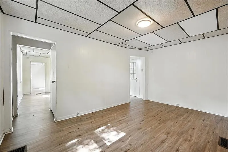 Fully Renovated 3 Bedroom / 2 Bath Home in South Side - Sec 8 Approved — Photo 4