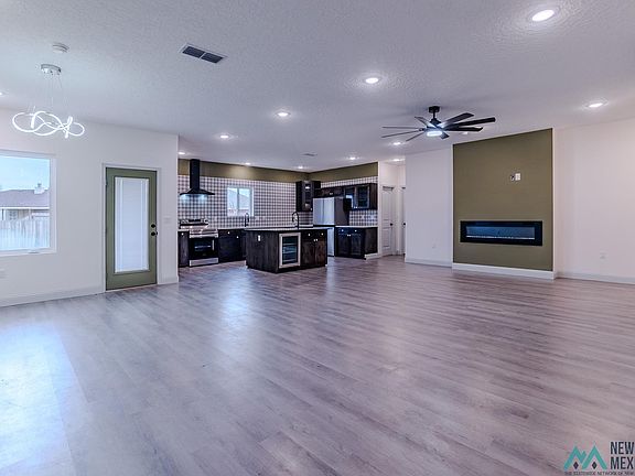 5th image of 105 Blaine Cir