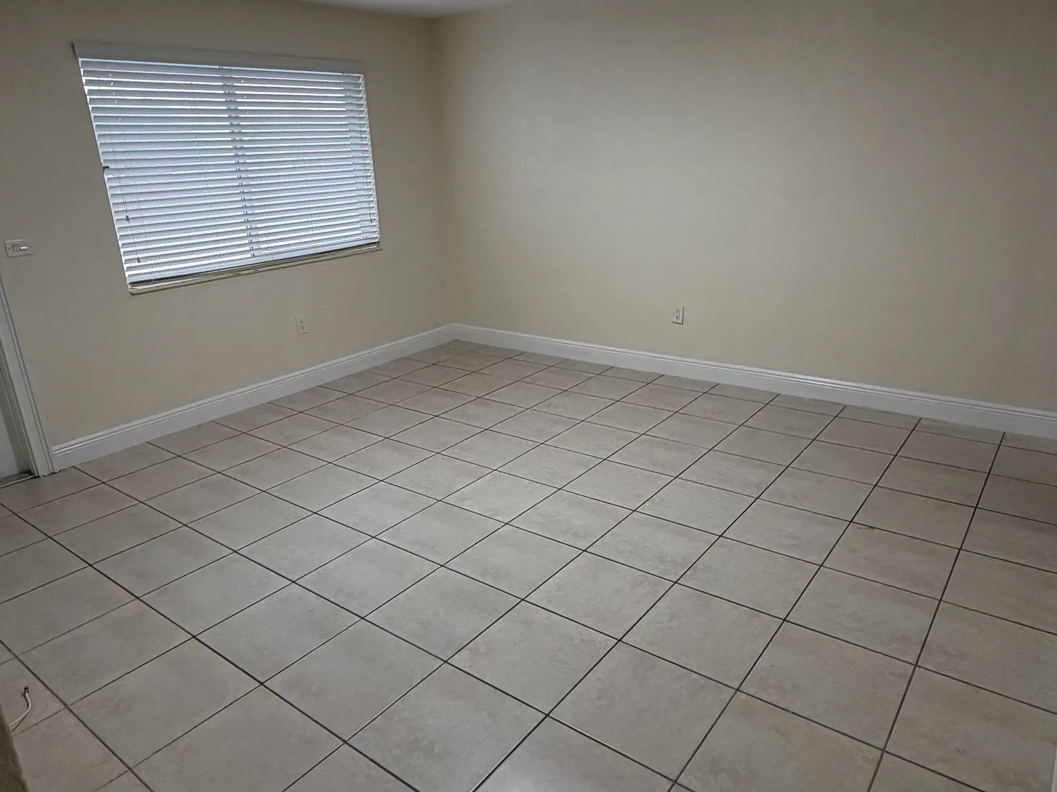3 bed, 1000 sqft, $3,500 — Photo 3