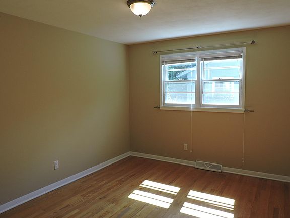 5th image of 154 Brookside Ln