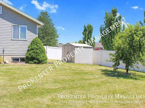 3rd image of 1488 Earl Cir