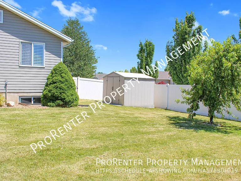 1488 Earl Cir — Photo 3