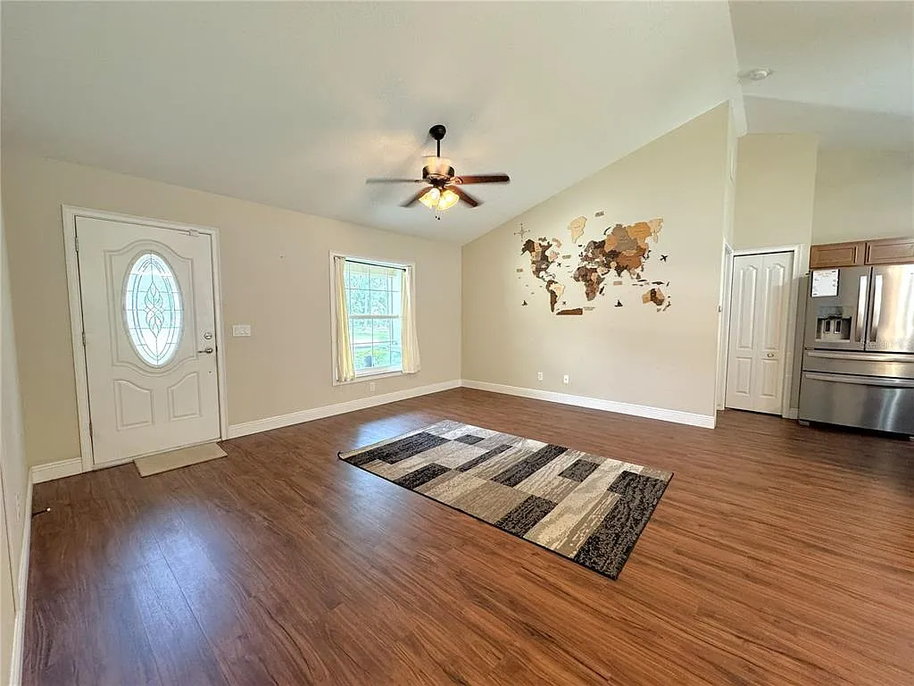 3 bed, 2.0 bath, 1411 sqft, $1,700 — Photo 3