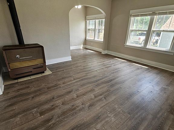 Huge Living/Dining room 20'6" x 15'6"