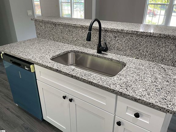5th image of 125 Balsam Ln
