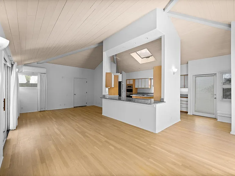 771 Kaulana Pl — Photo 5
