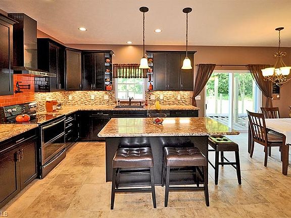 5th image of 40092 Alexis Dr