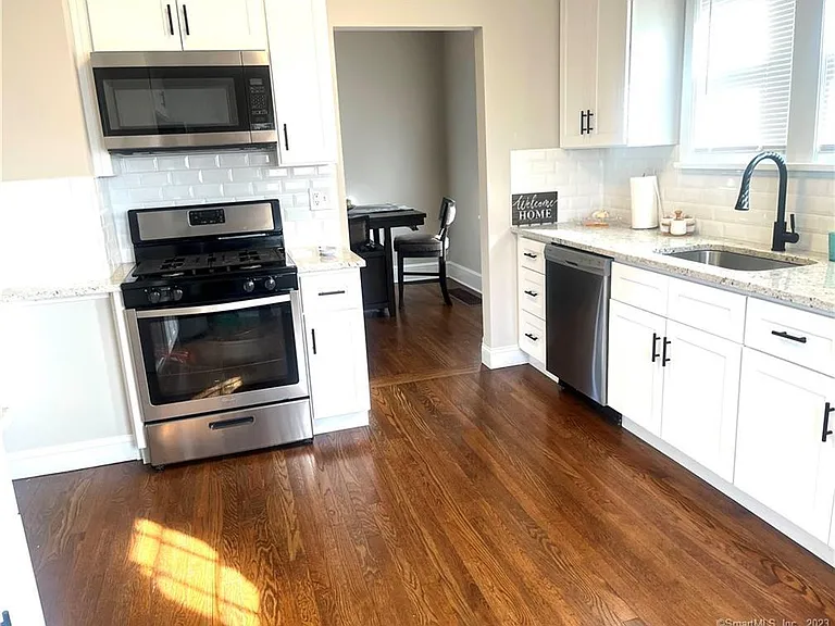 231 Nichols Ave — Photo 7